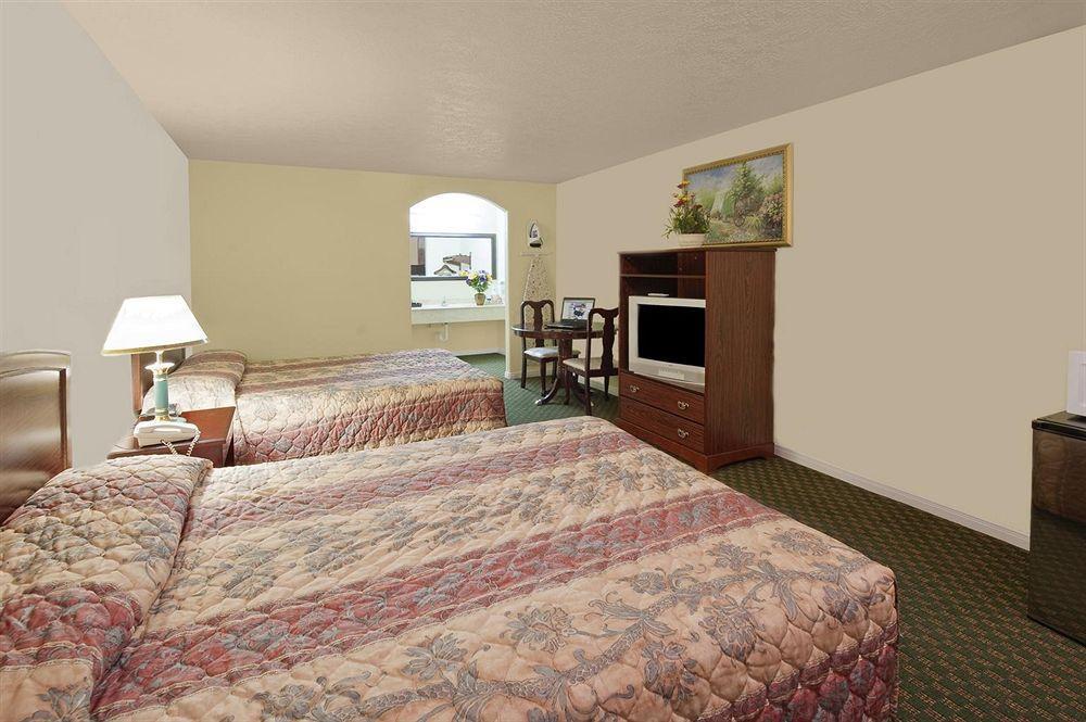 Americas Best Value Inn & Suites Hempstead Exterior foto