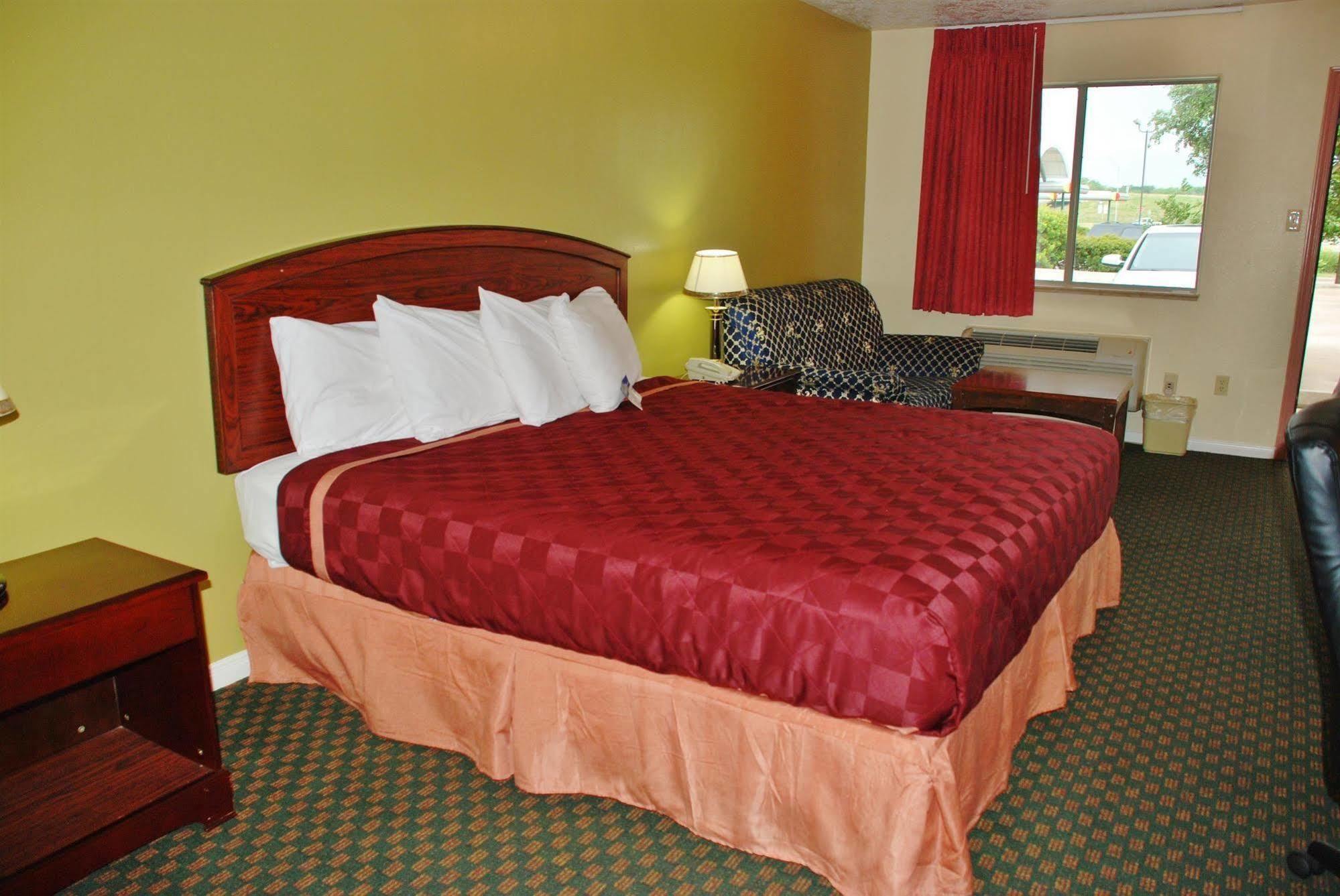 Americas Best Value Inn & Suites Hempstead Exterior foto